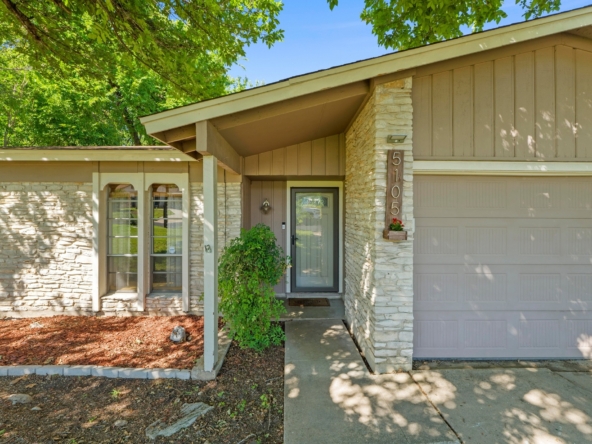 5105_Stone_Gate_Drive_0004
